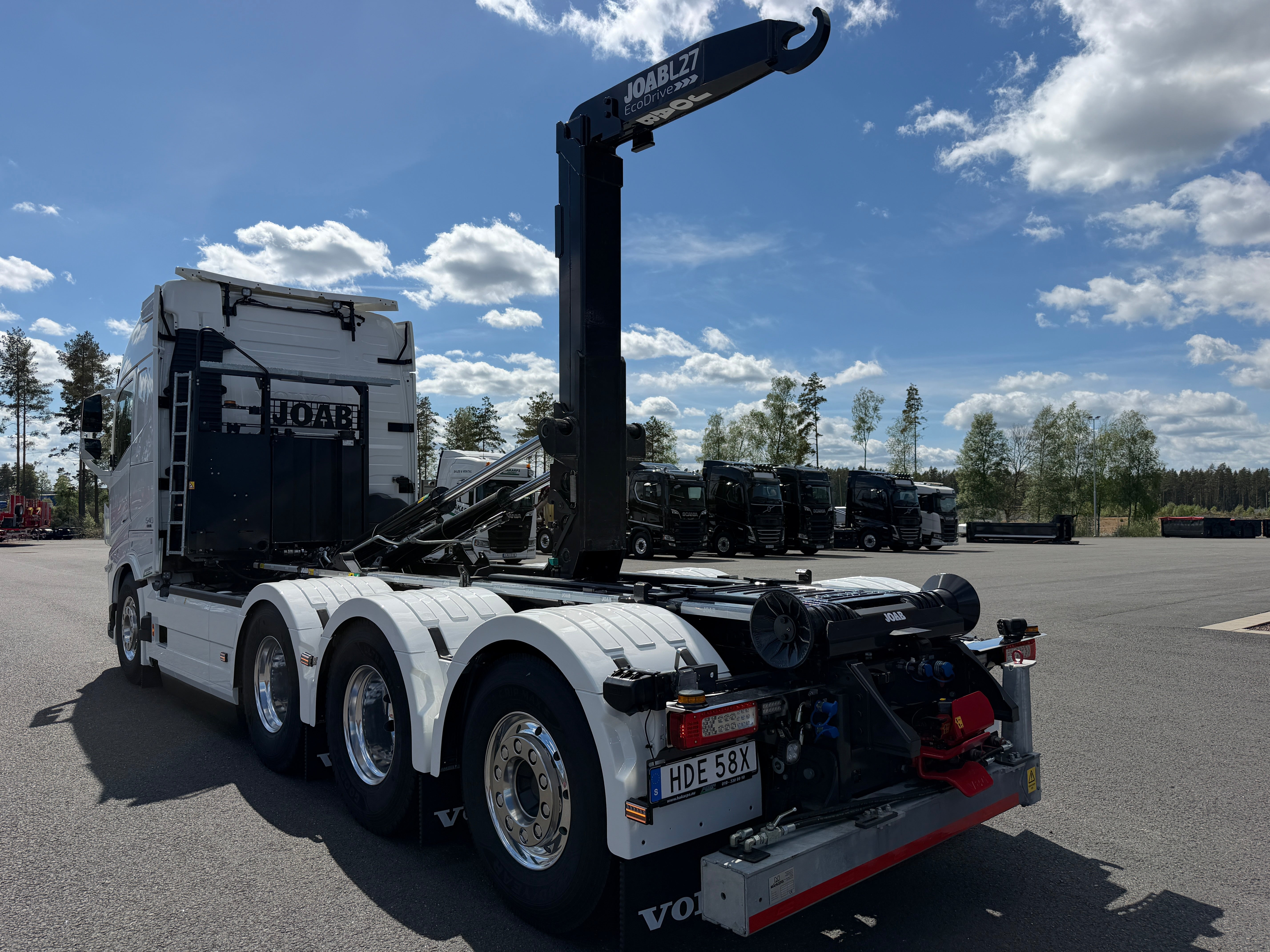 Volvo FH540 Tridem lastväxlare fullt plogutrustad JOAB 27 tons