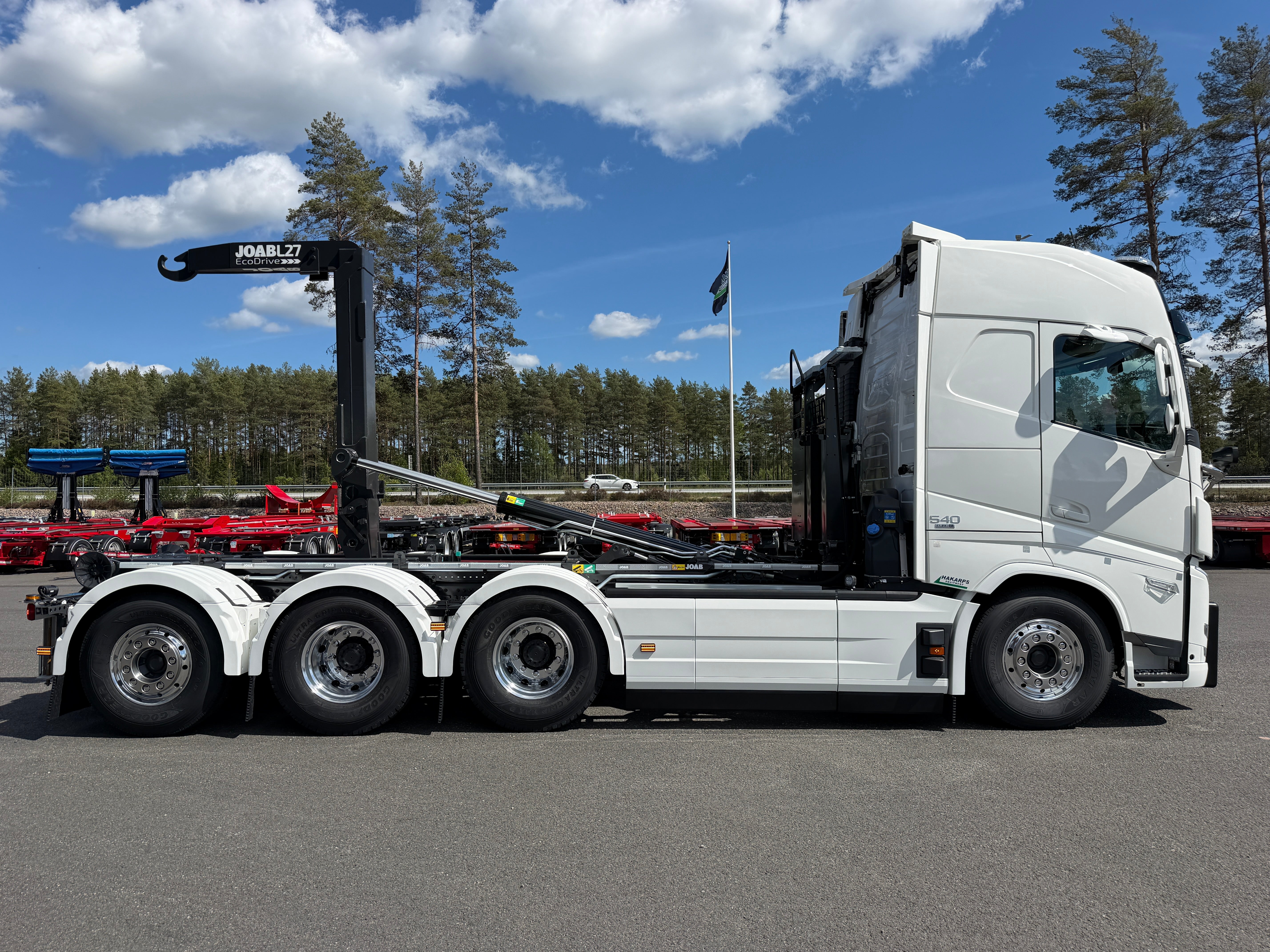 Volvo FH540 Tridem lastväxlare fullt plogutrustad JOAB 27 tons