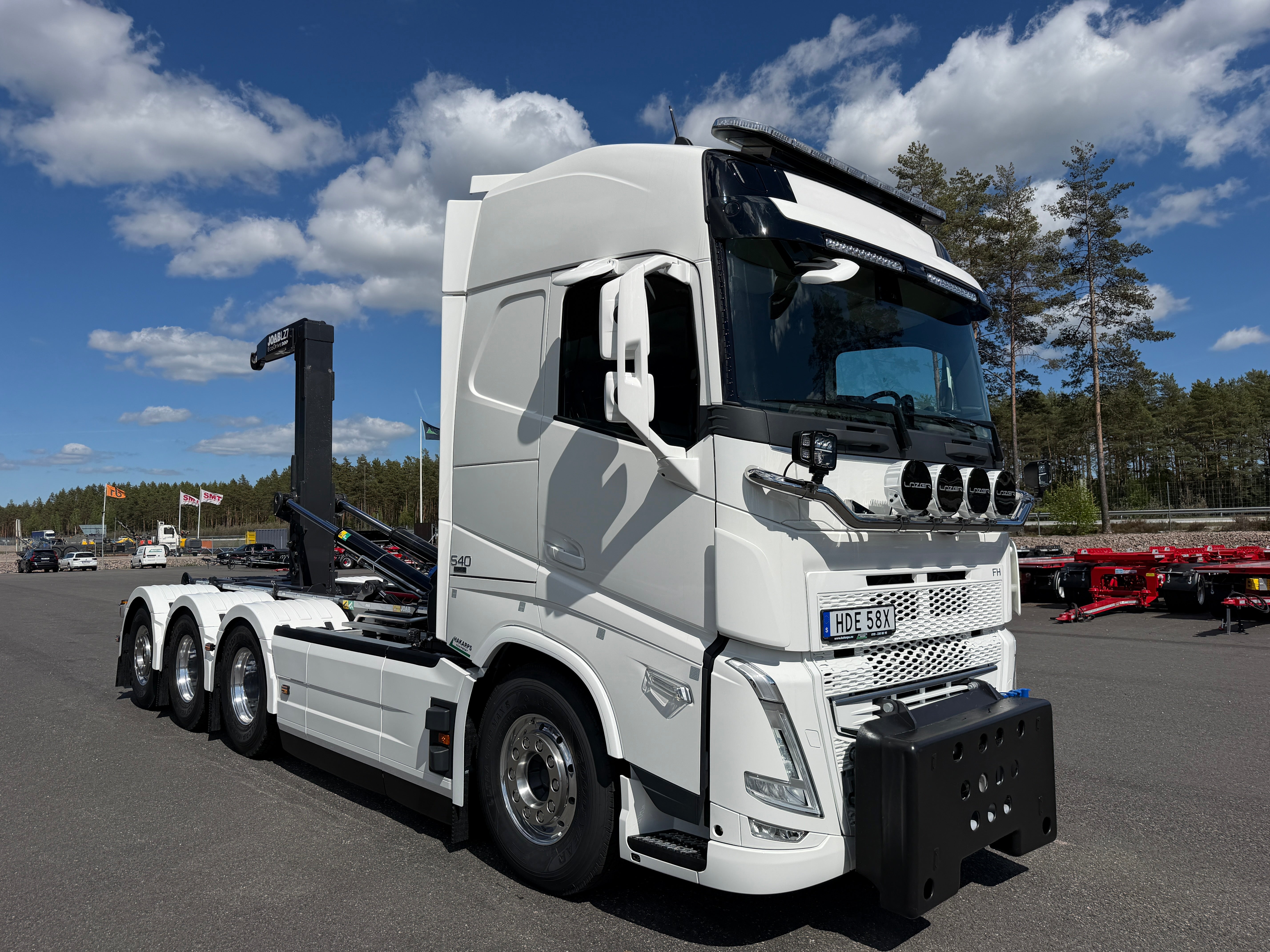 Volvo FH540 Tridem lastväxlare fullt plogutrustad JOAB 27 tons