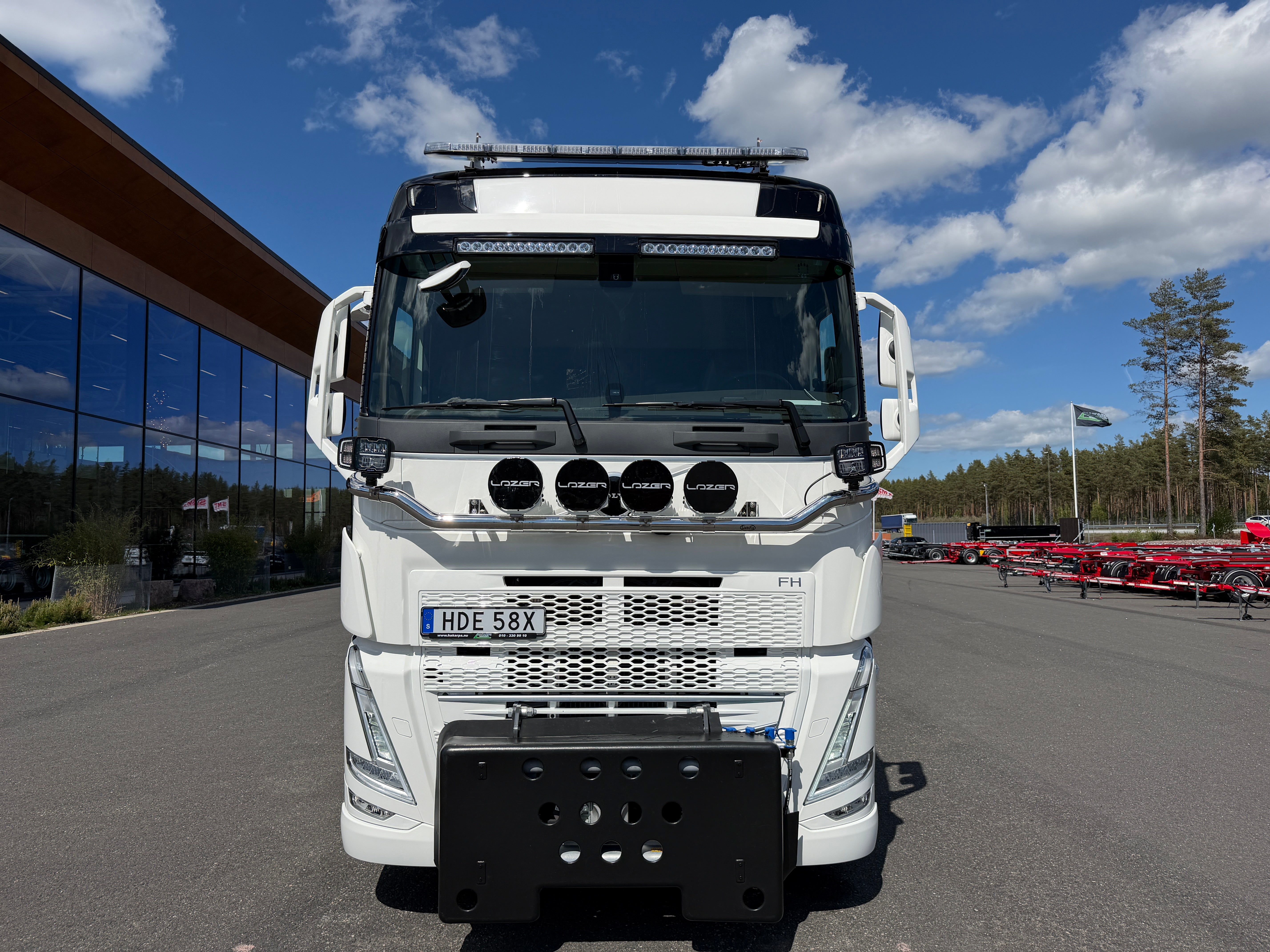 Volvo FH540 Tridem lastväxlare fullt plogutrustad JOAB 27 tons