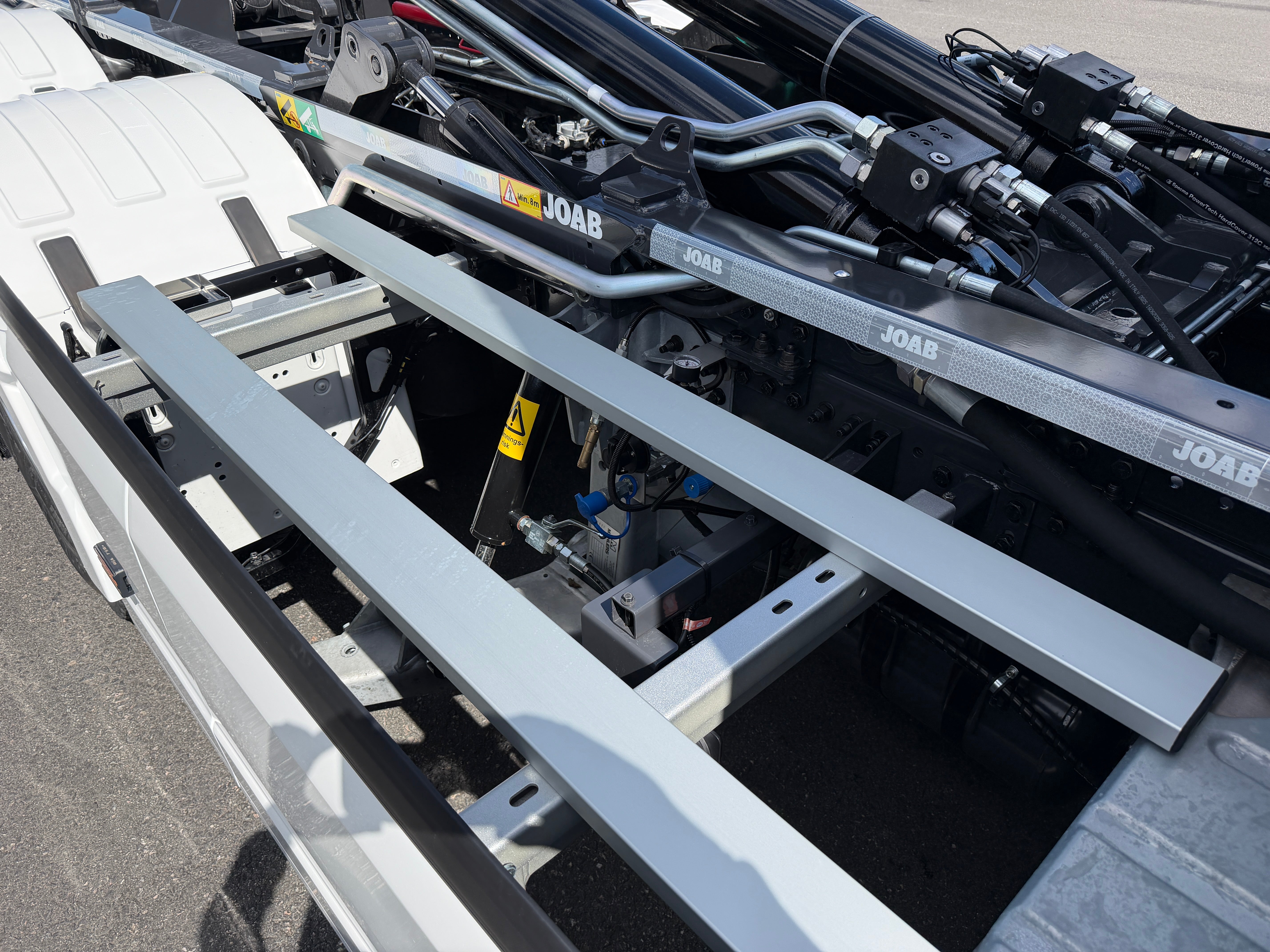 Volvo FH540 Tridem lastväxlare fullt plogutrustad JOAB 27 tons