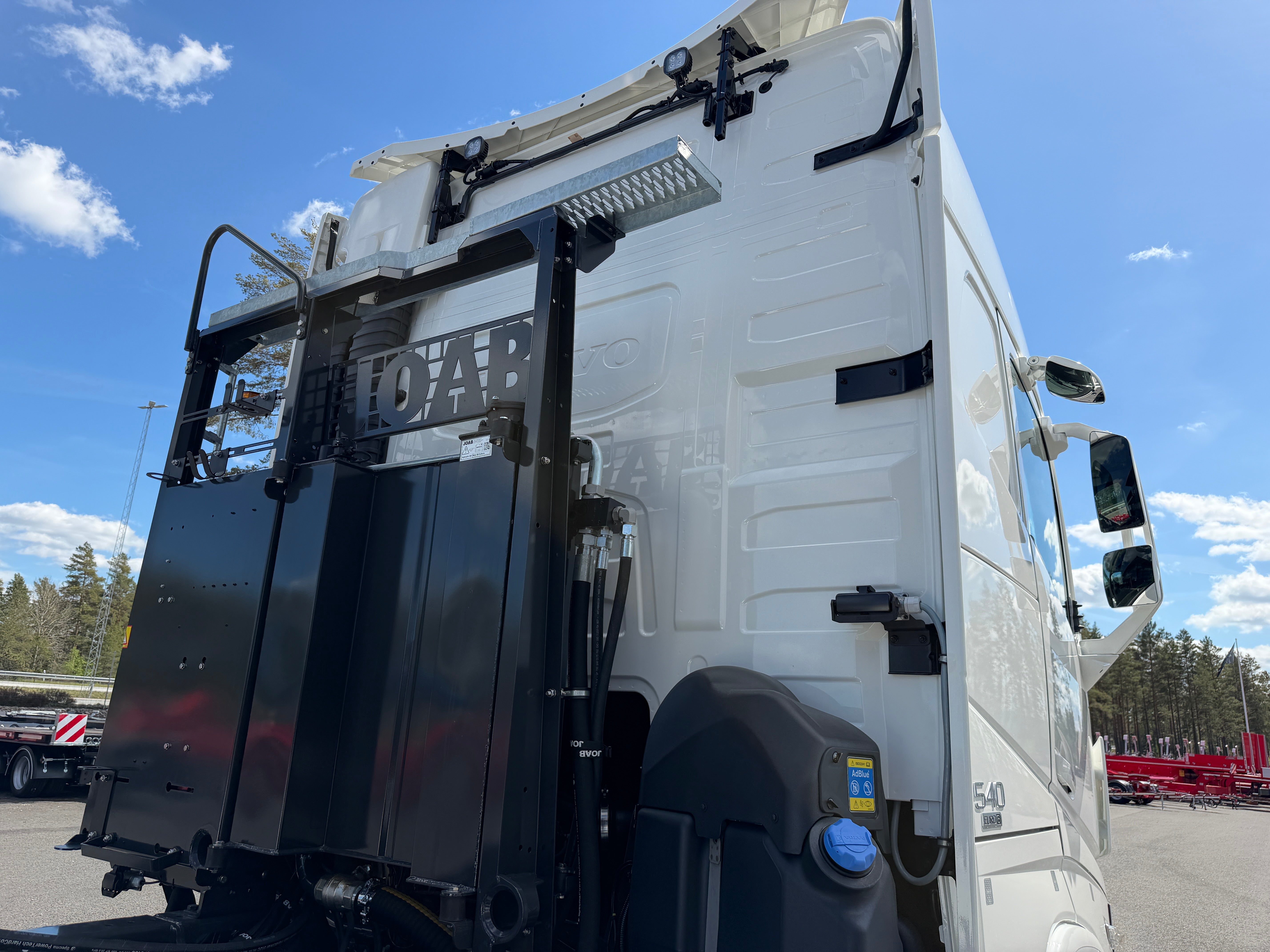 Volvo FH540 Tridem lastväxlare fullt plogutrustad JOAB 27 tons