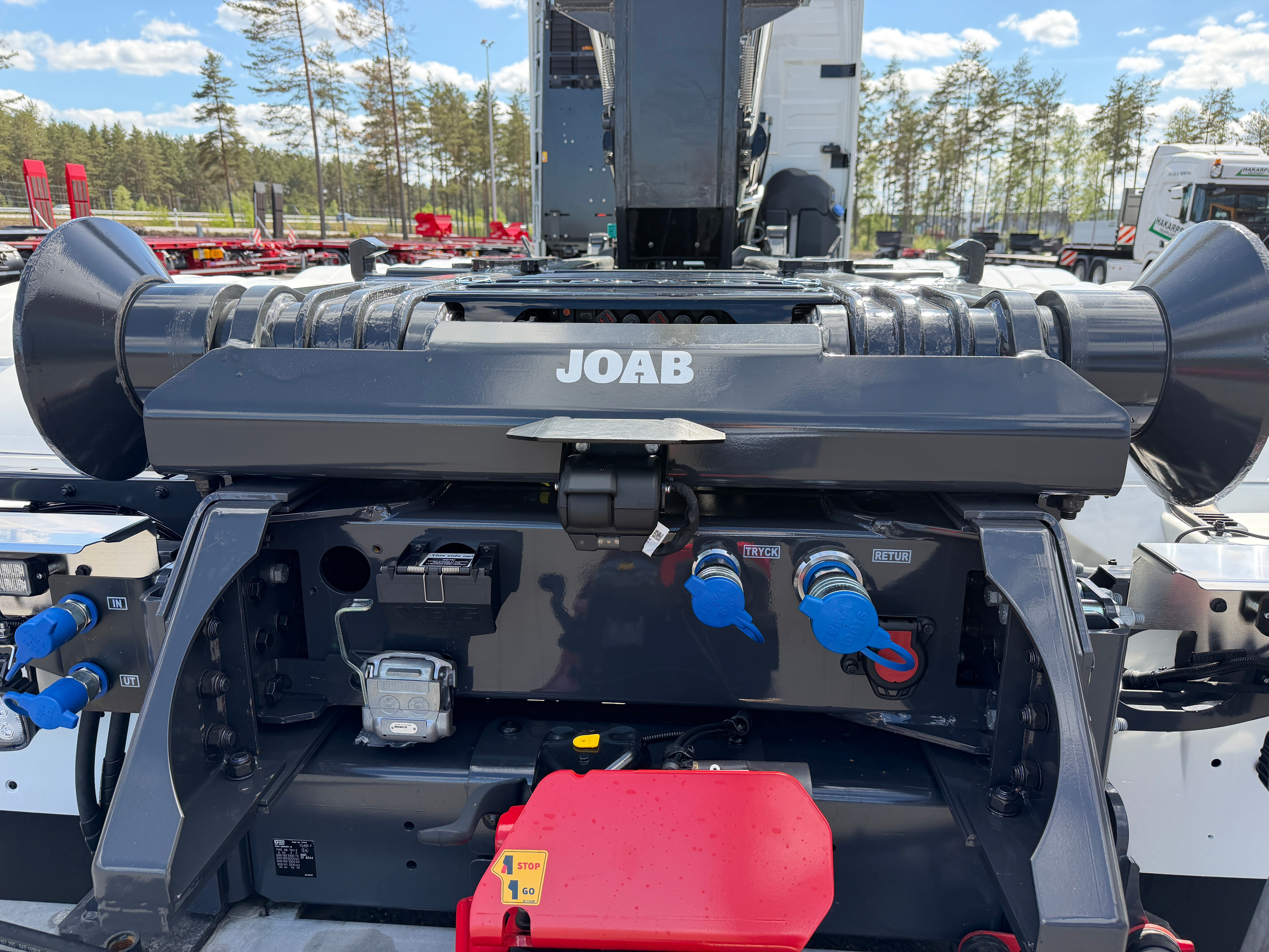 Volvo FH540 Tridem lastväxlare fullt plogutrustad JOAB 27 tons