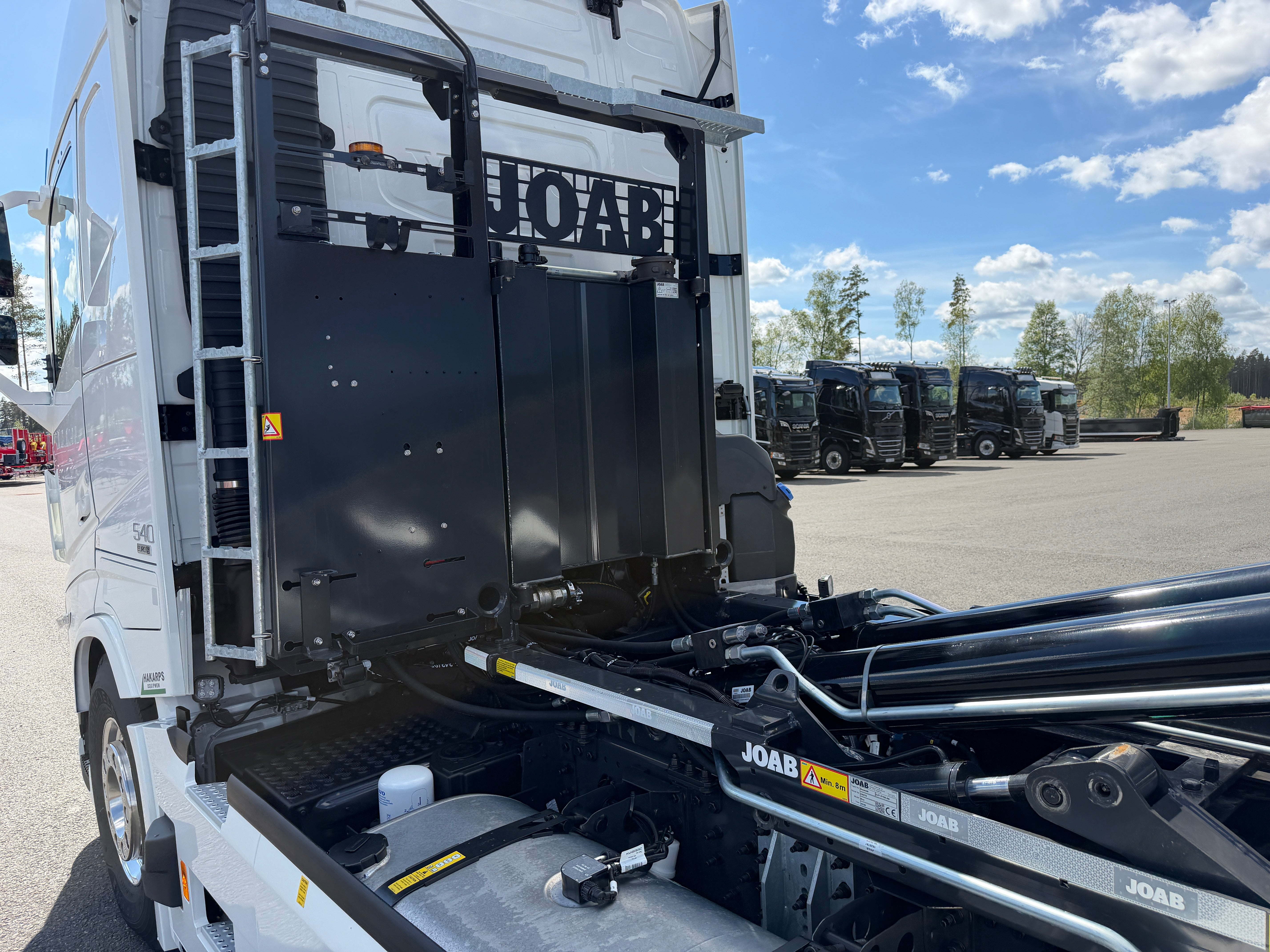 Volvo FH540 Tridem lastväxlare fullt plogutrustad JOAB 27 tons