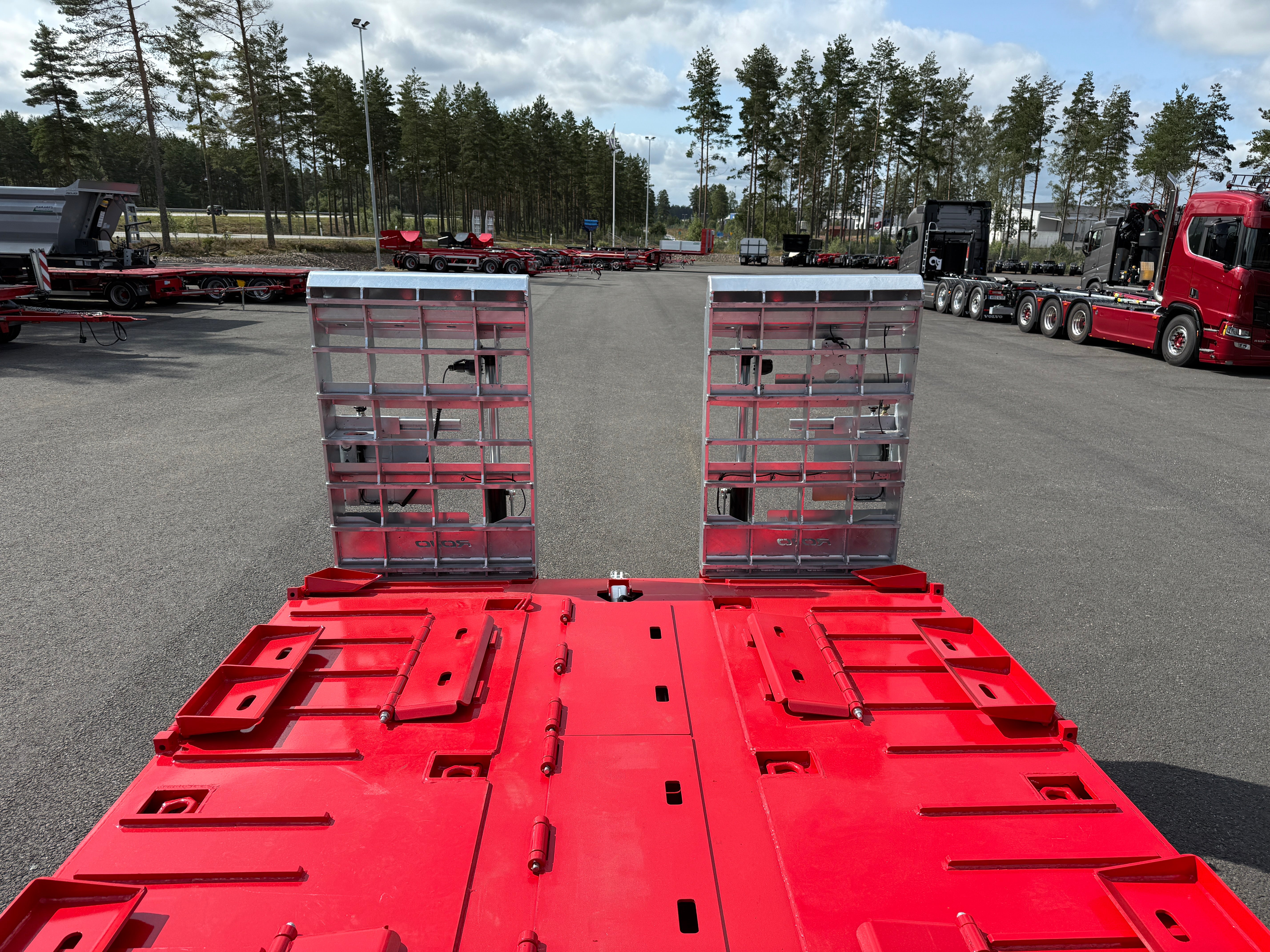 3 axlad ROJO skogsmaskinstrailer avbröstningsbar svanhals + trumbon