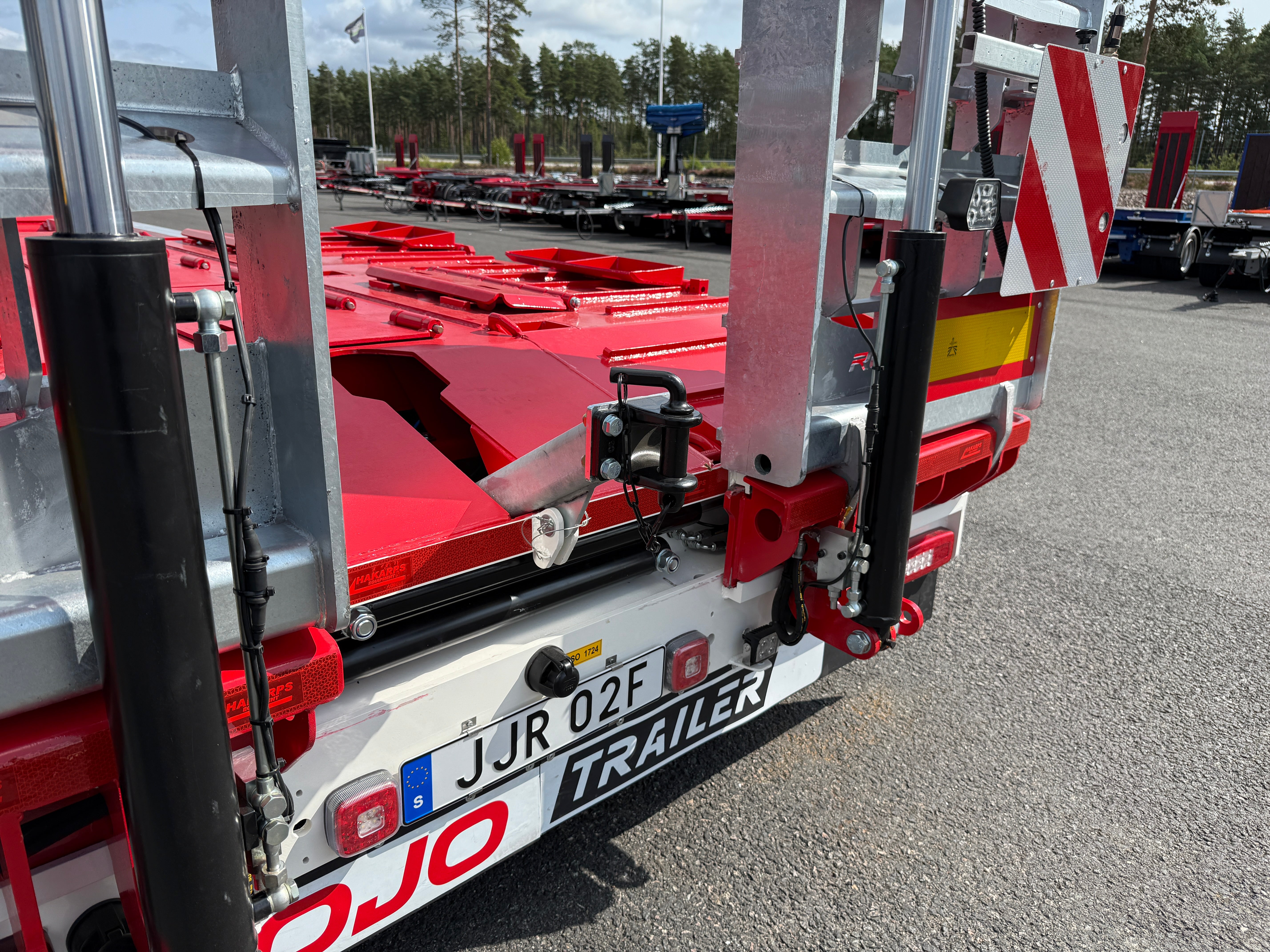 3 axlad ROJO skogsmaskinstrailer avbröstningsbar svanhals + trumbon