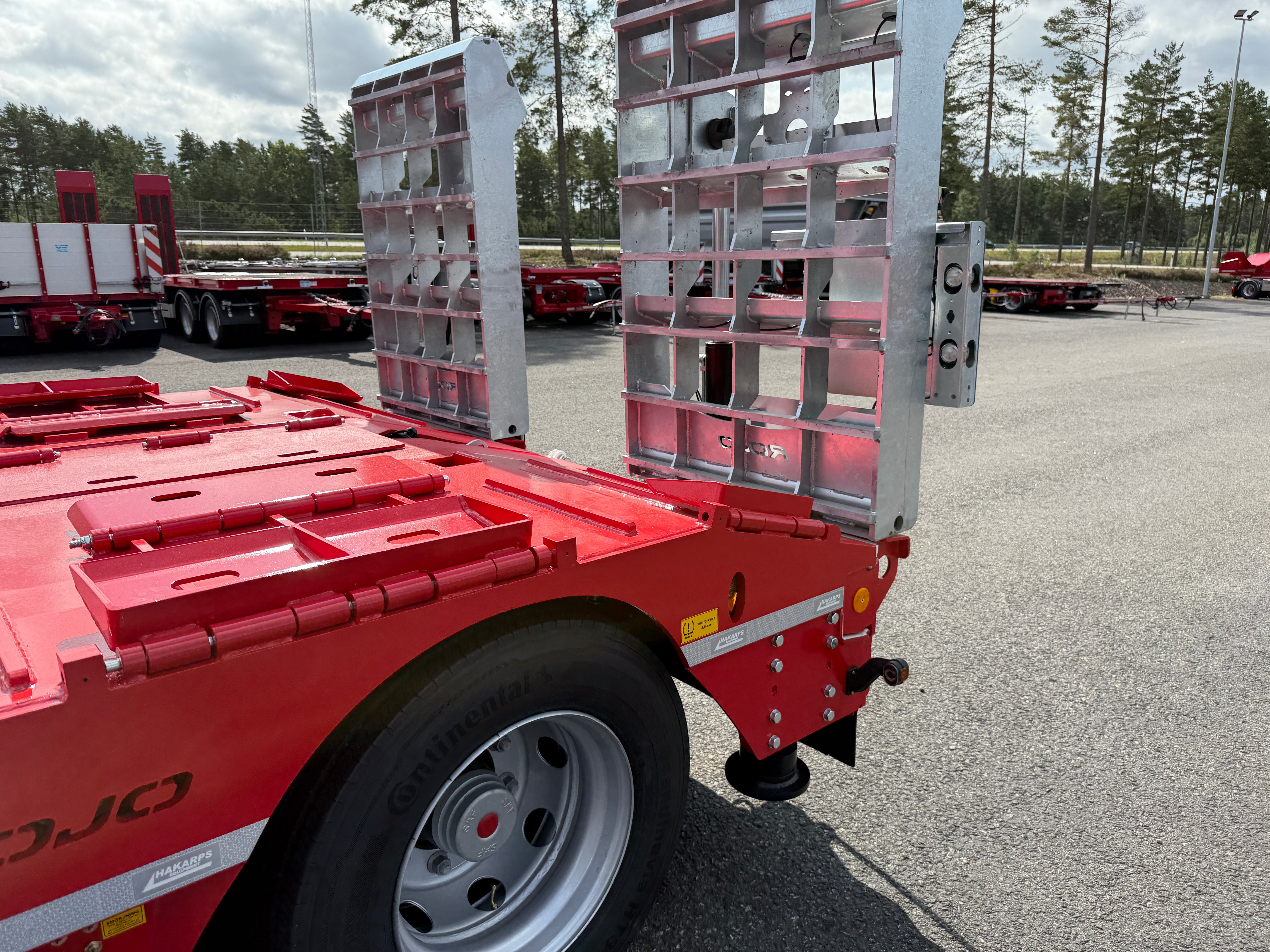 3 axlad ROJO skogsmaskinstrailer avbröstningsbar svanhals + trumbon
