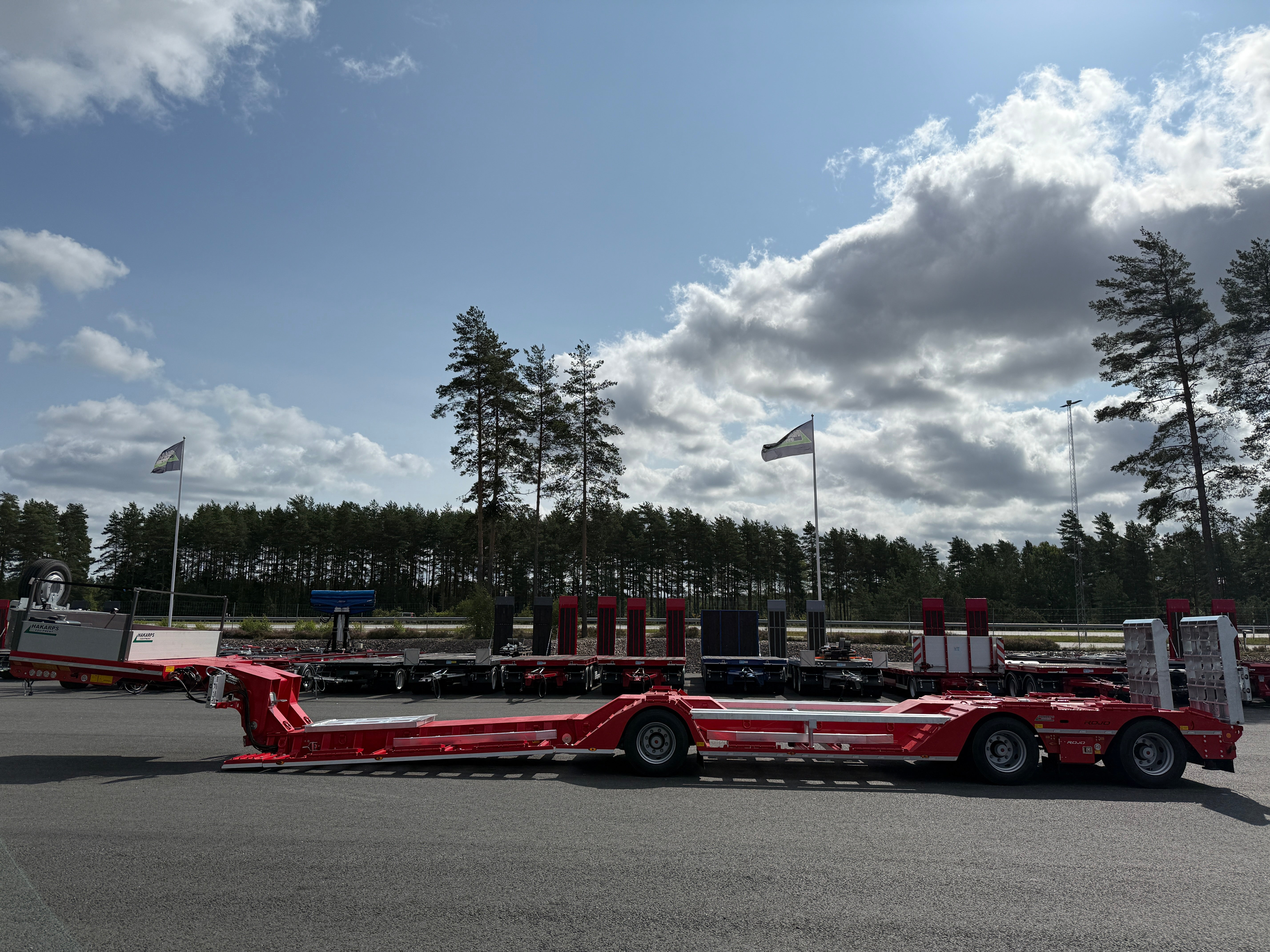 3 axlad ROJO skogsmaskinstrailer avbröstningsbar svanhals + trumbon