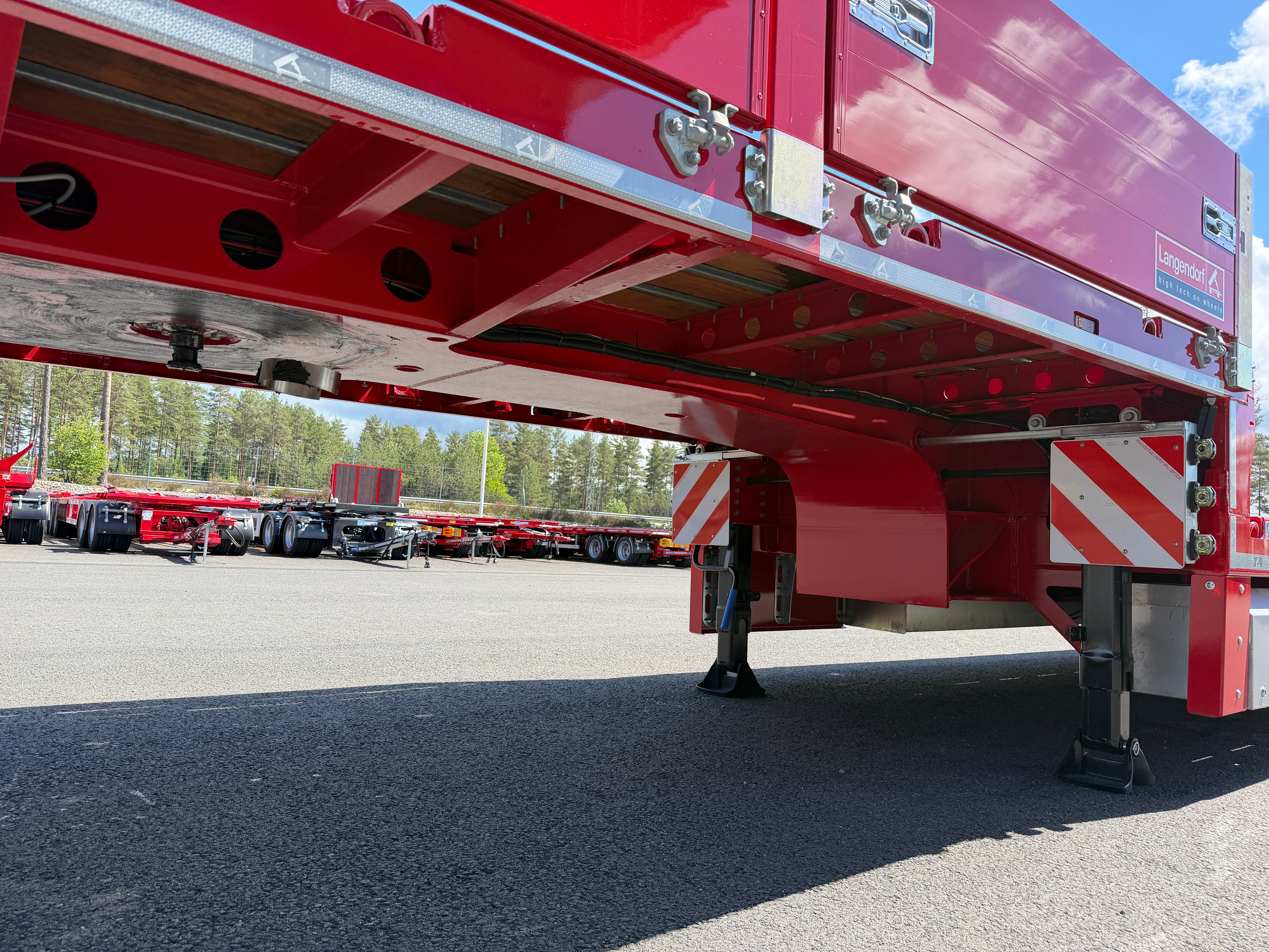 Langendorf 4 axlad 18,4m jumbotrailer med VSE styrning
