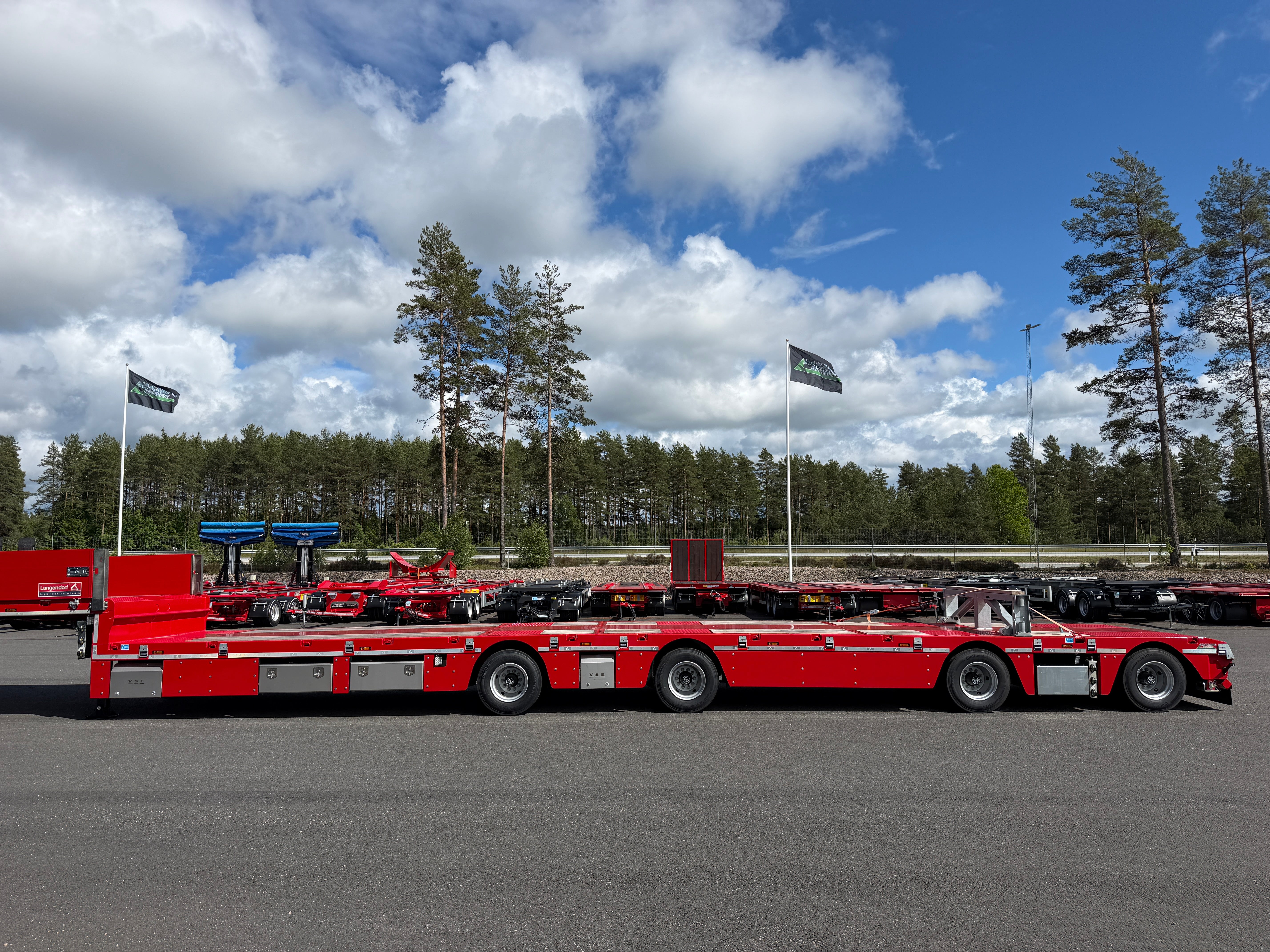 Langendorf 4 axlad 18,4m jumbotrailer med VSE styrning