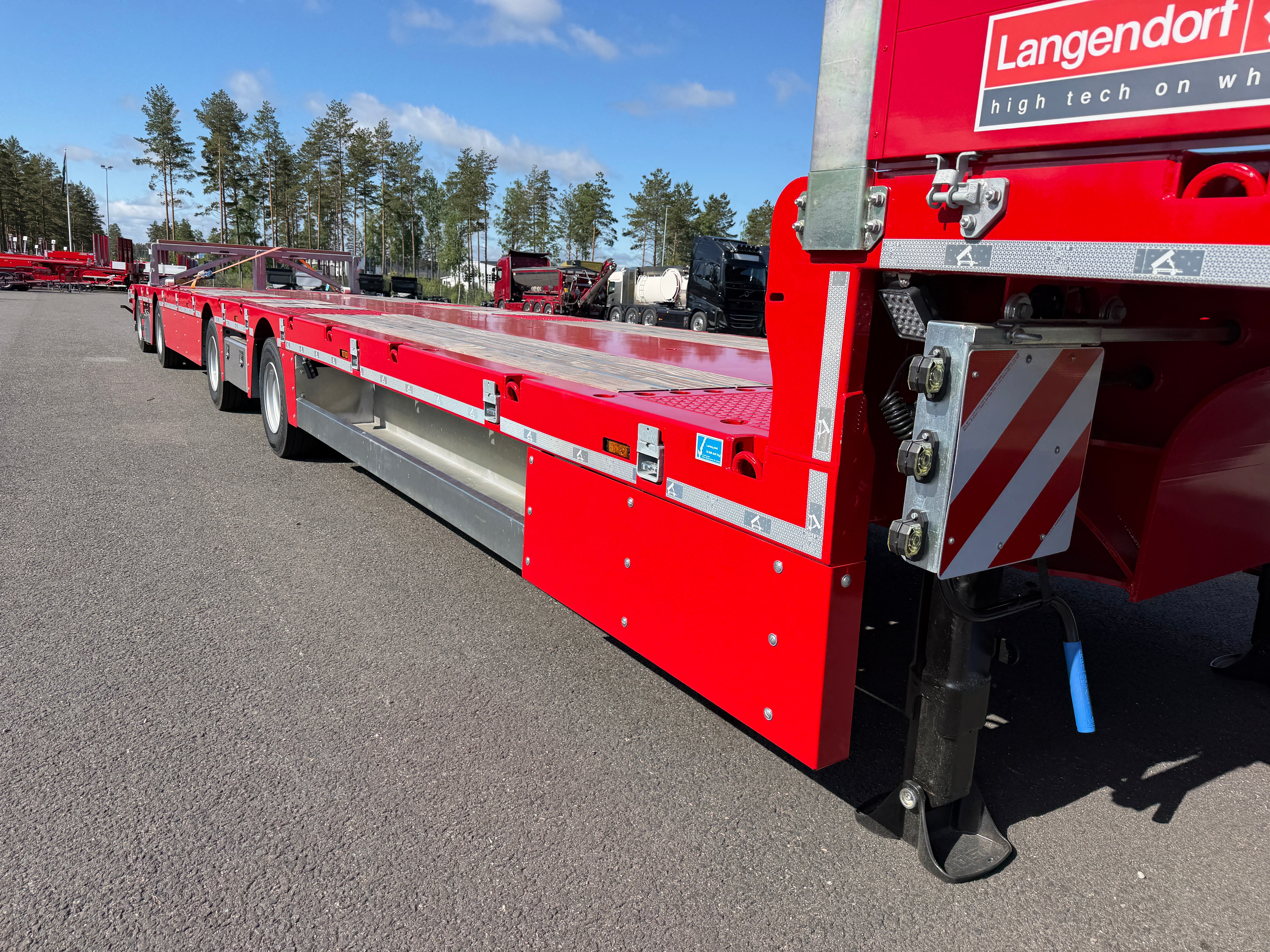 Langendorf 4 axlad 18,4m jumbotrailer med VSE styrning