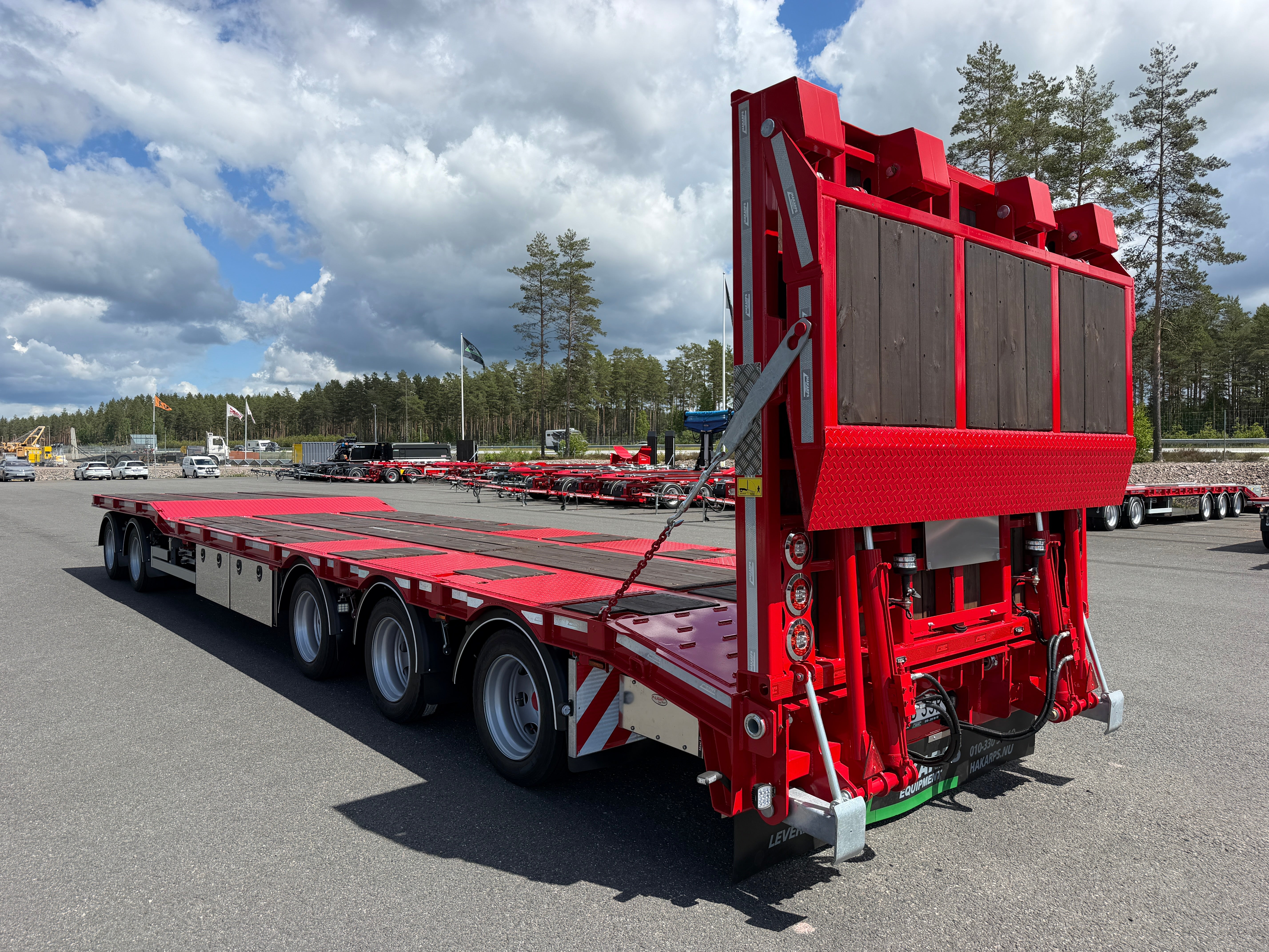 5 axlad 42 tons maskinvagn med hydraulisk ramp fullbredd