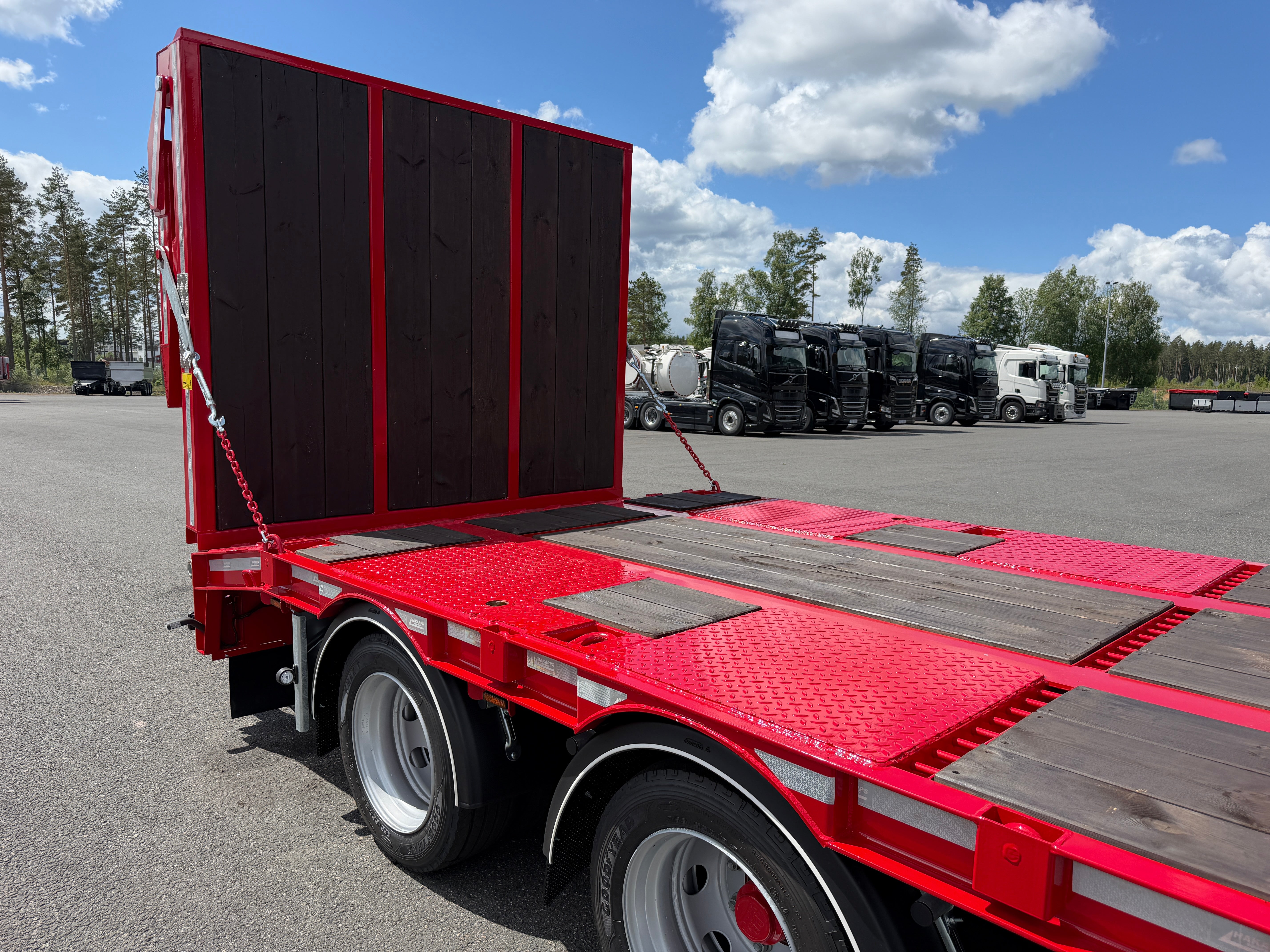 5 axlad 42 tons maskinvagn med hydraulisk ramp fullbredd