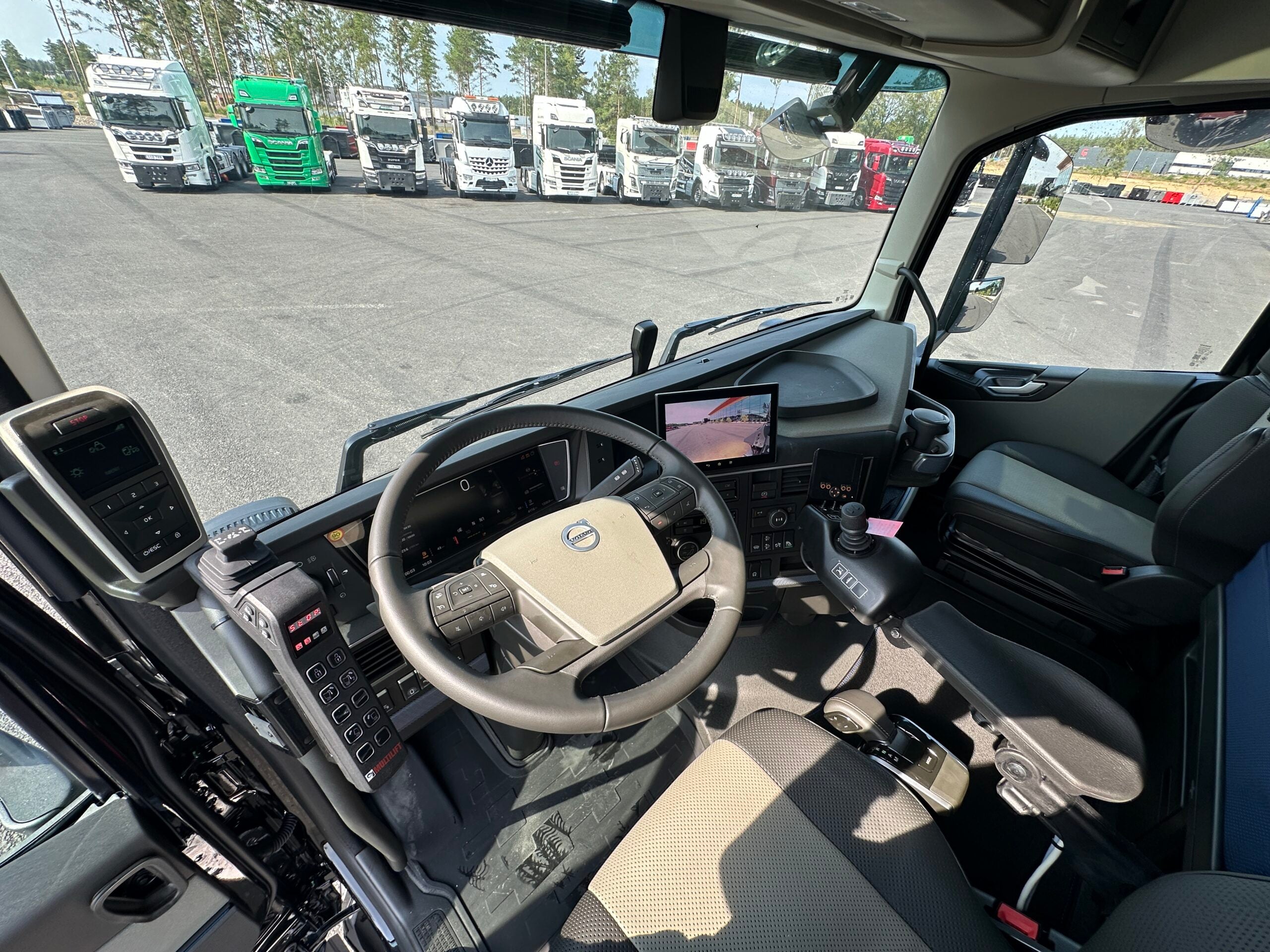 Volvo FH540 Tridem lastväxlare fullt plogutrustad