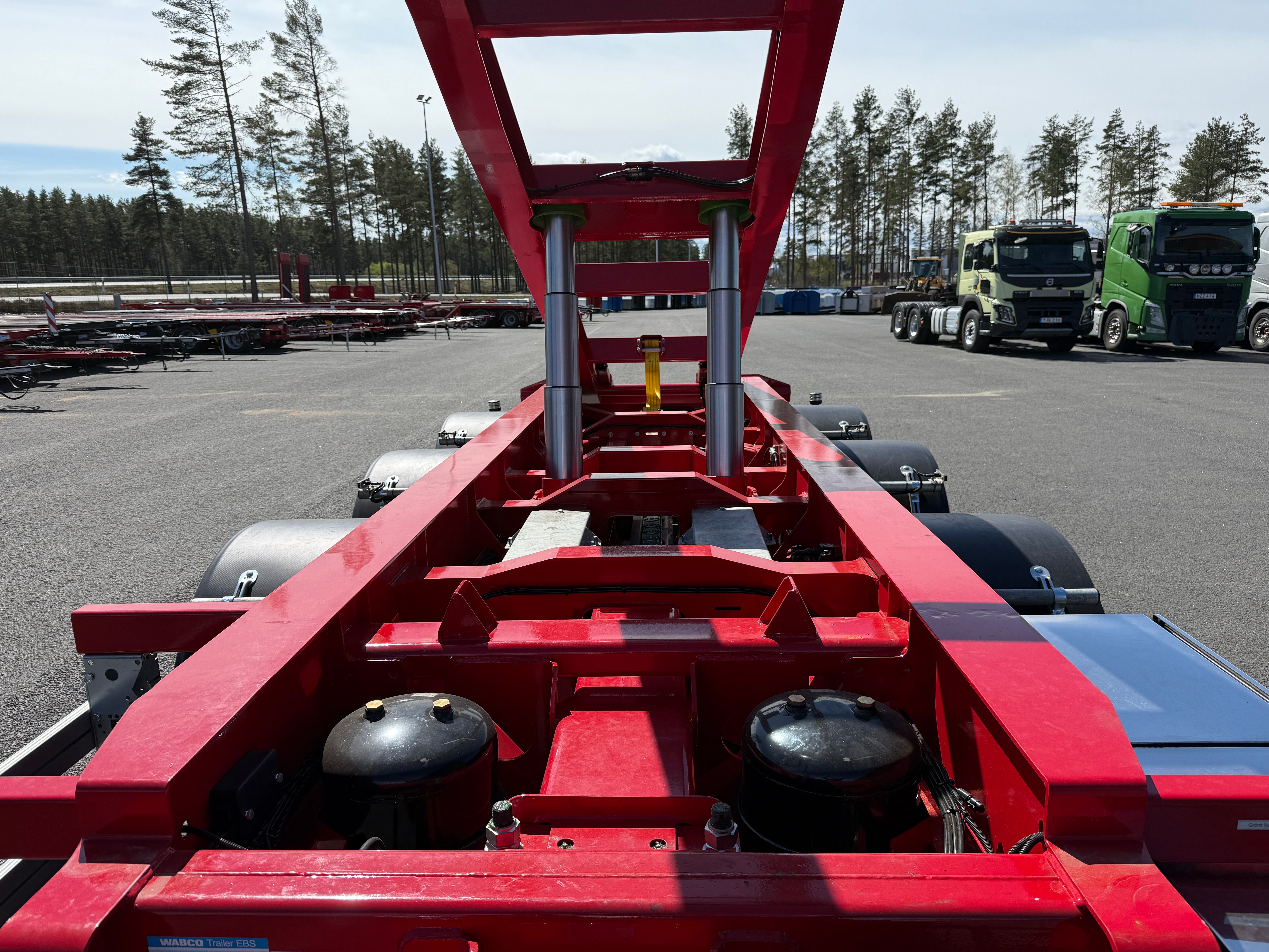 3 axlad 24 tons lastväxlarkärra dubbelhjul och tipp