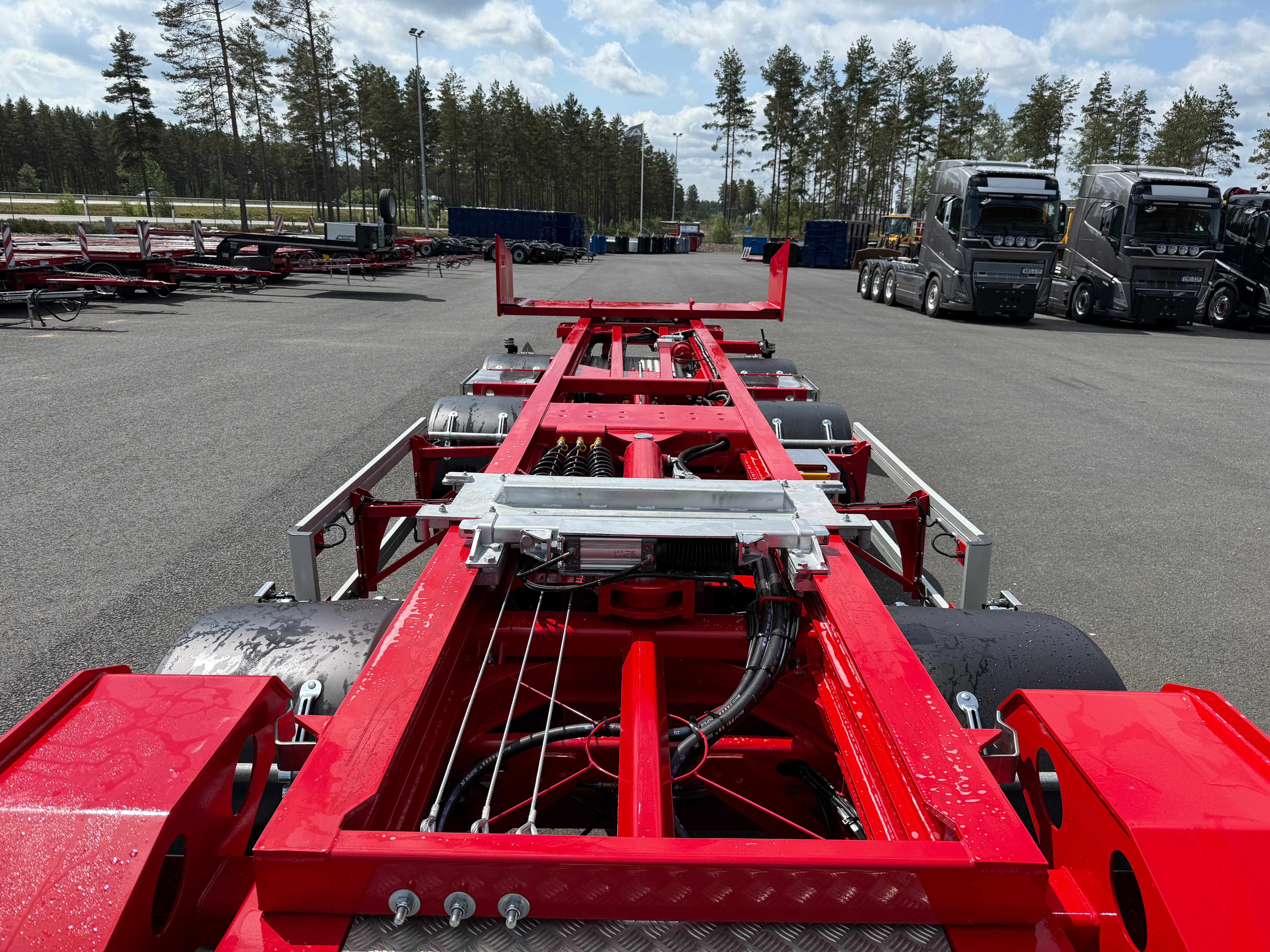 38 tons lastväxlarvagn med tipp, skjutbar boggie och flak