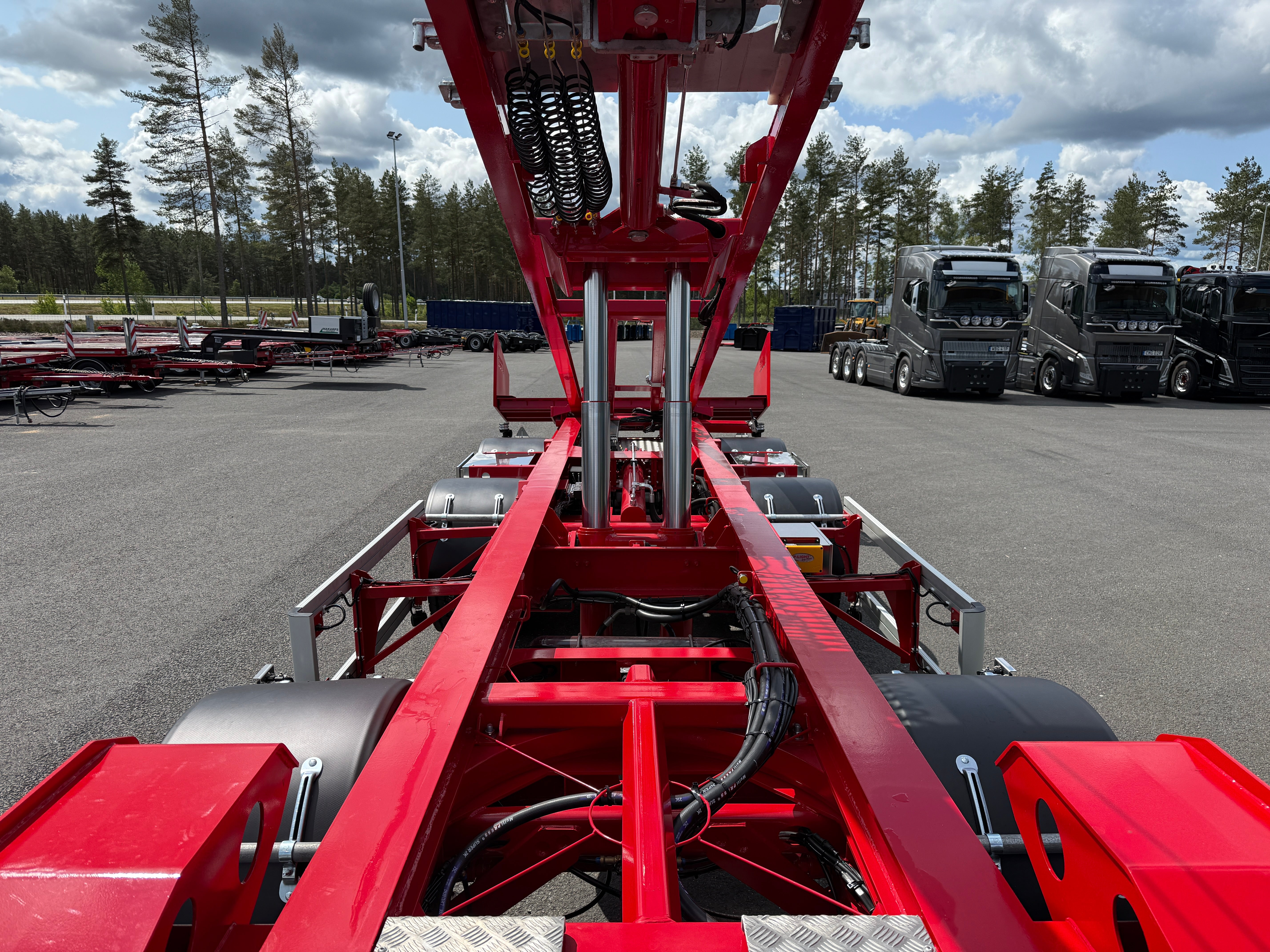 38 tons lastväxlarvagn med tipp, skjutbar boggie och flak