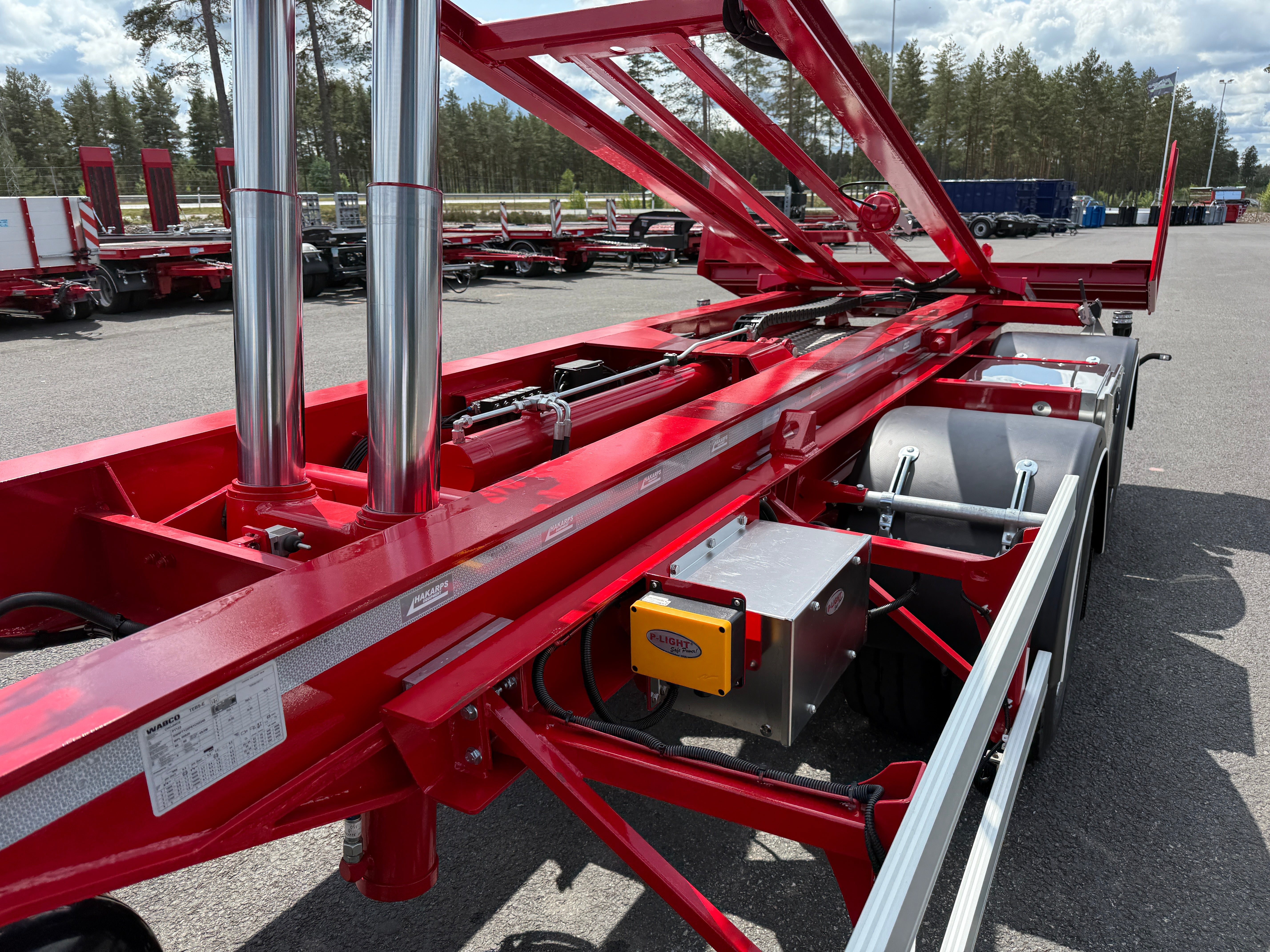 38 tons lastväxlarvagn med tipp, skjutbar boggie och flak