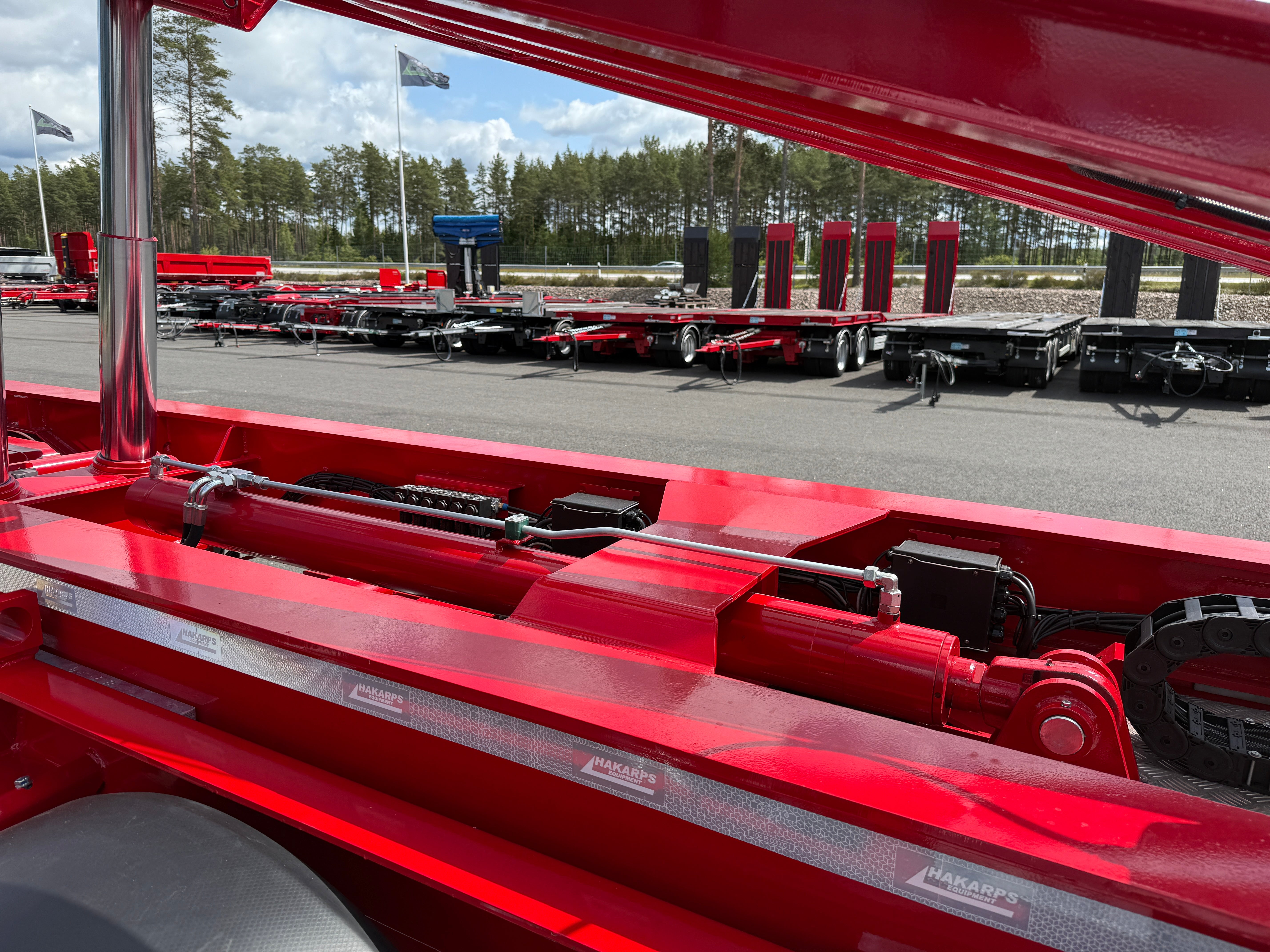 38 tons lastväxlarvagn med tipp, skjutbar boggie och flak