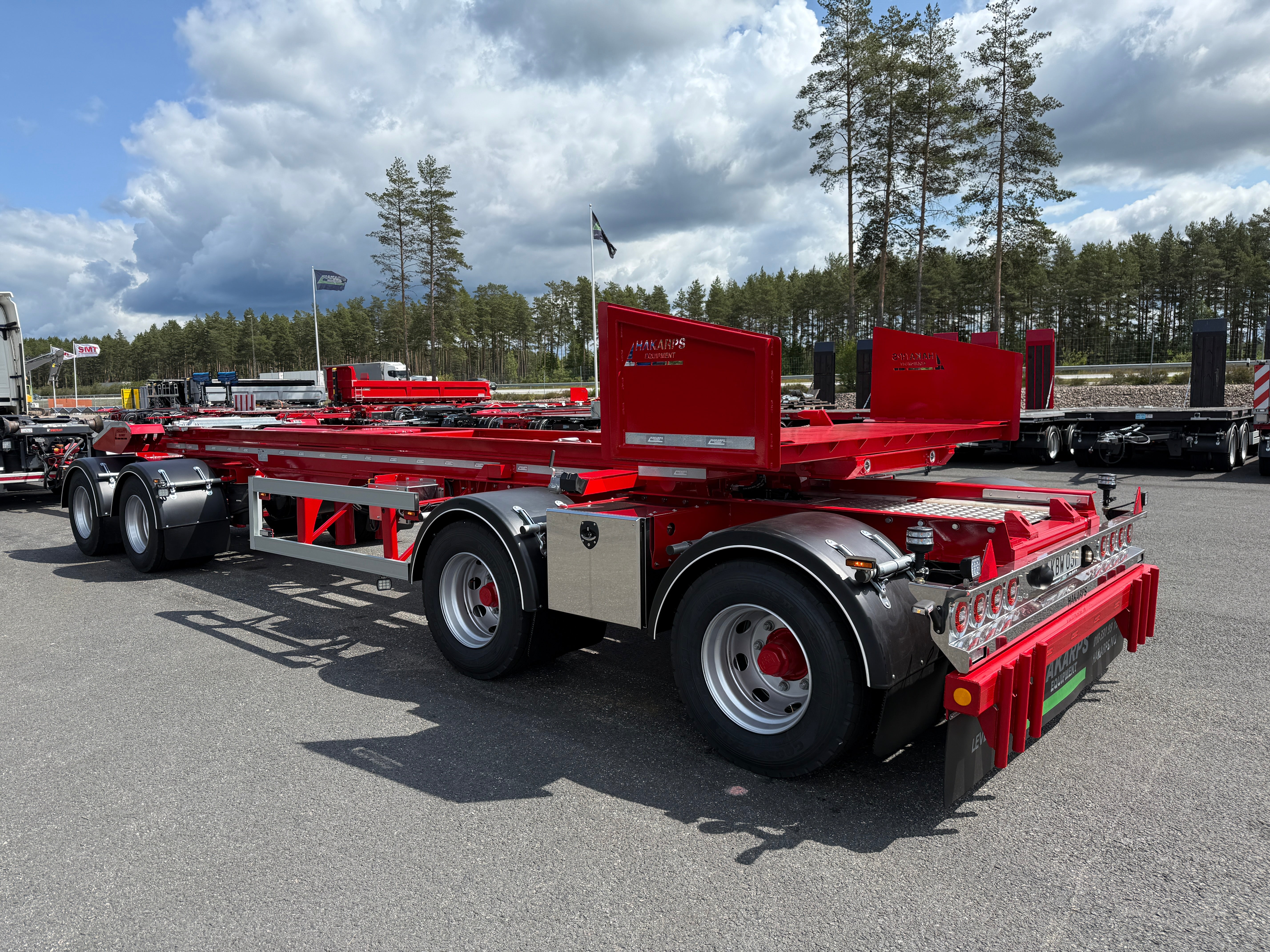 38 tons lastväxlarvagn med tipp, skjutbar boggie och flak