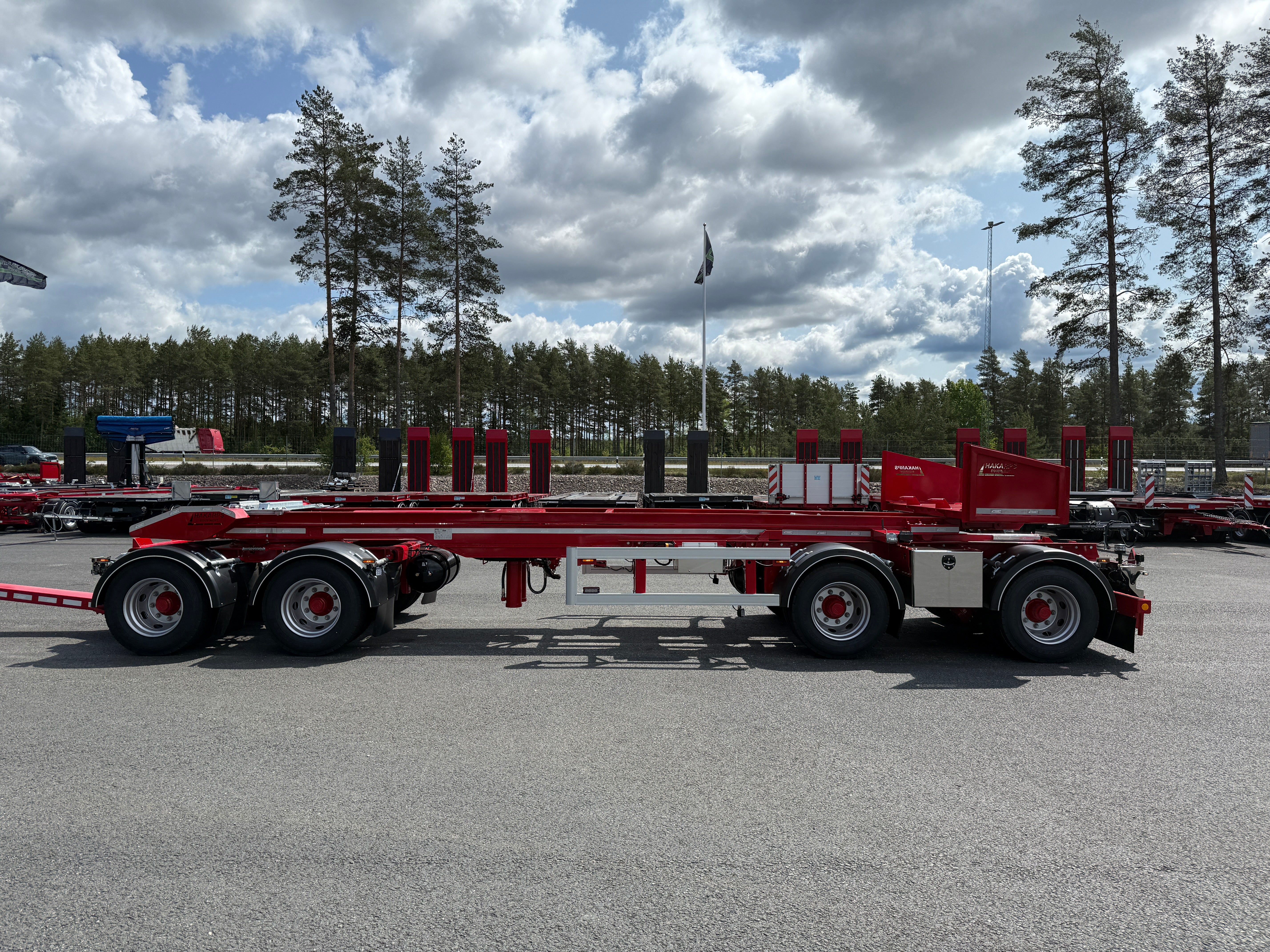 38 tons lastväxlarvagn med tipp, skjutbar boggie och flak