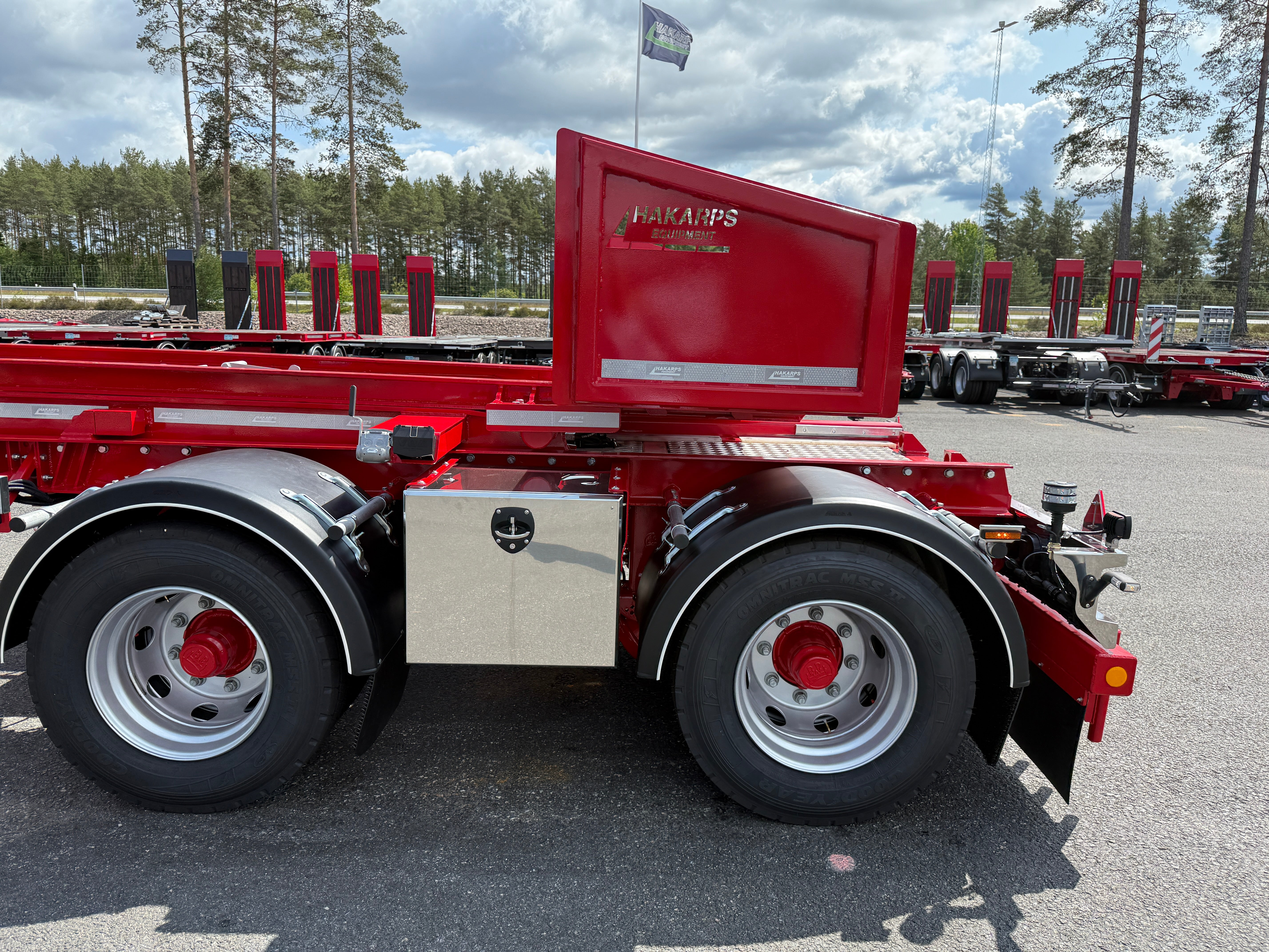 38 tons lastväxlarvagn med tipp, skjutbar boggie och flak