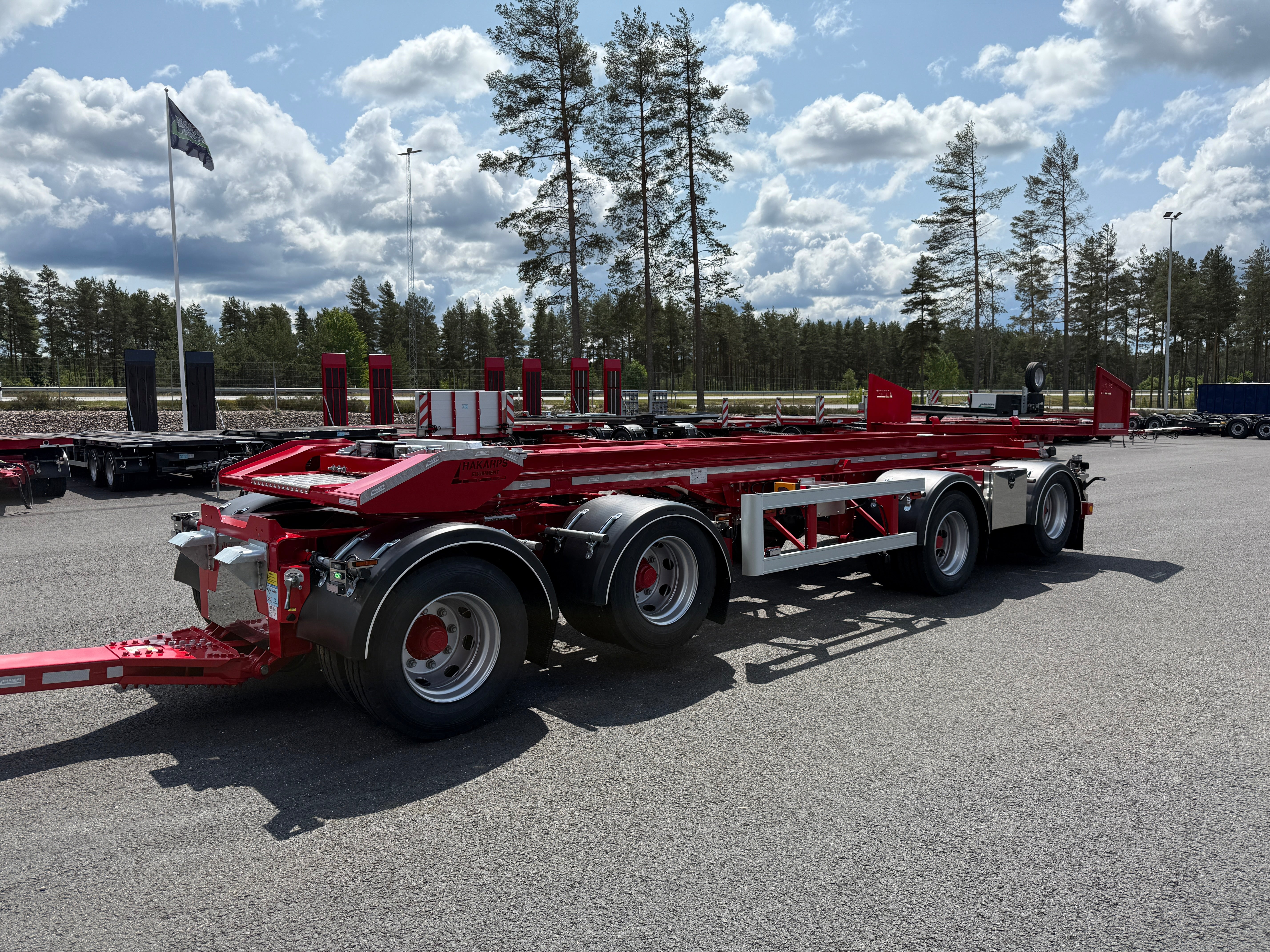 38 tons lastväxlarvagn med tipp, skjutbar boggie och flak
