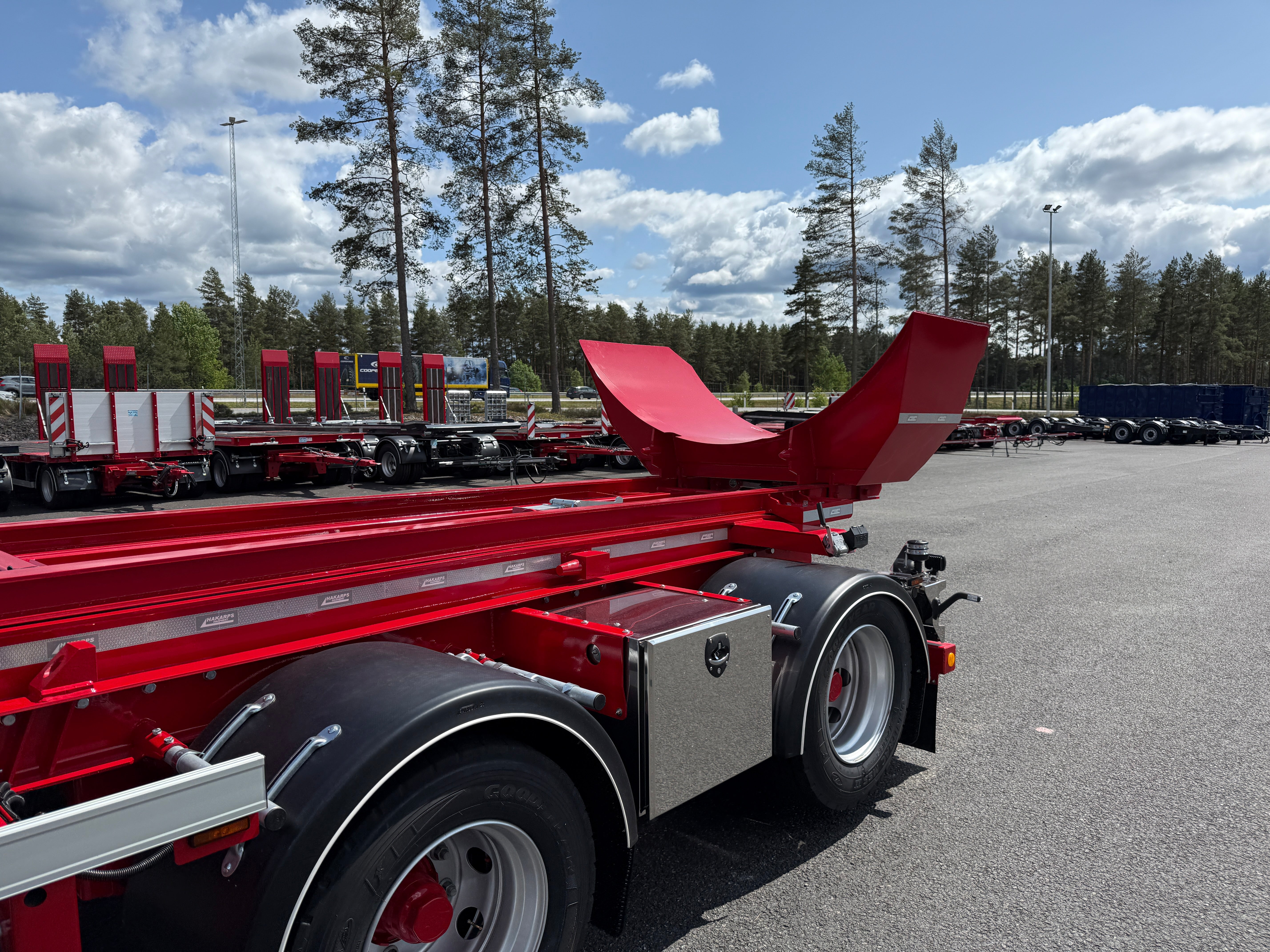 38 tons lastväxlarvagn med tipp, skjutbar boggie och flak