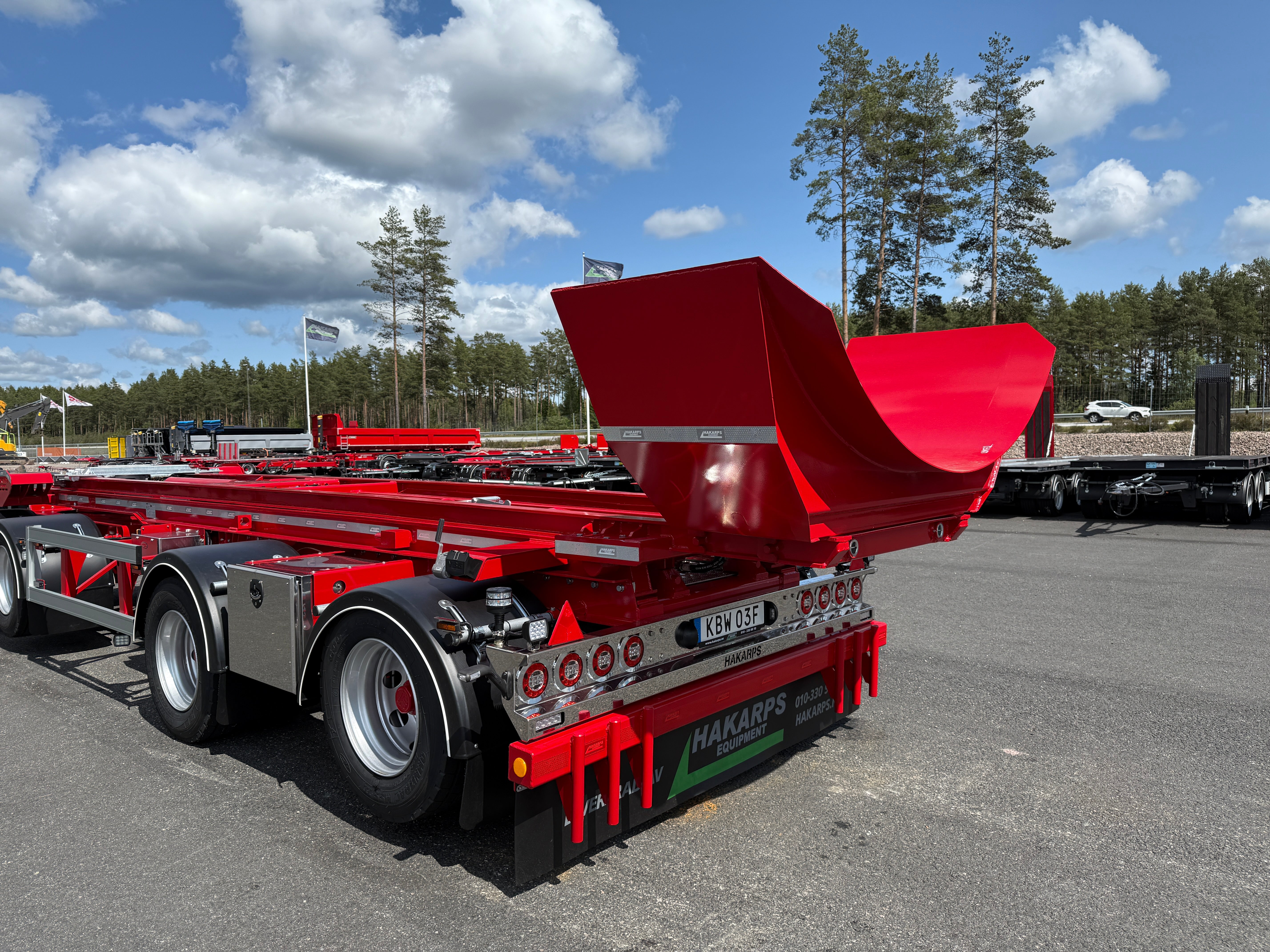 38 tons lastväxlarvagn med tipp, skjutbar boggie och flak